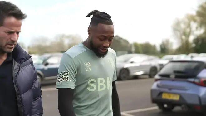 英超最强边锋诞生！11场造9球被三大豪门疯抢，3年身价暴涨4500万