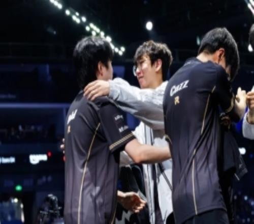 直到他们再次相遇，赛事官方分享Bdd与Ruler拥抱合照