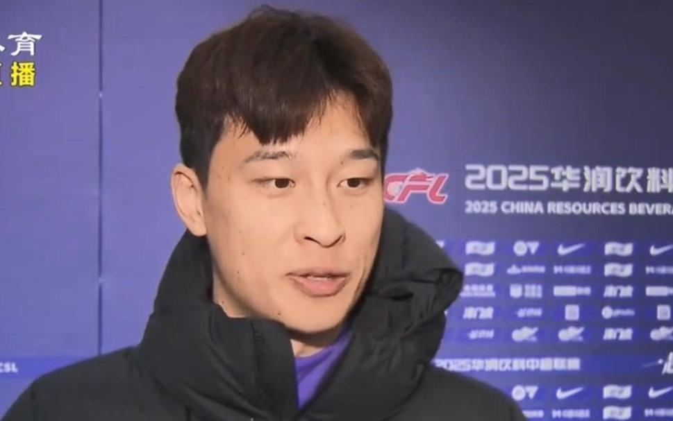 巴顿：李嗣镕一直很努力地训练，他的中