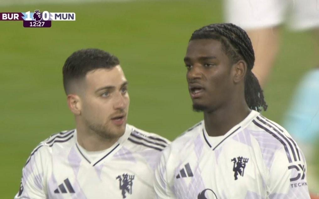 又丢球了，曼联自1978年以来首次连续