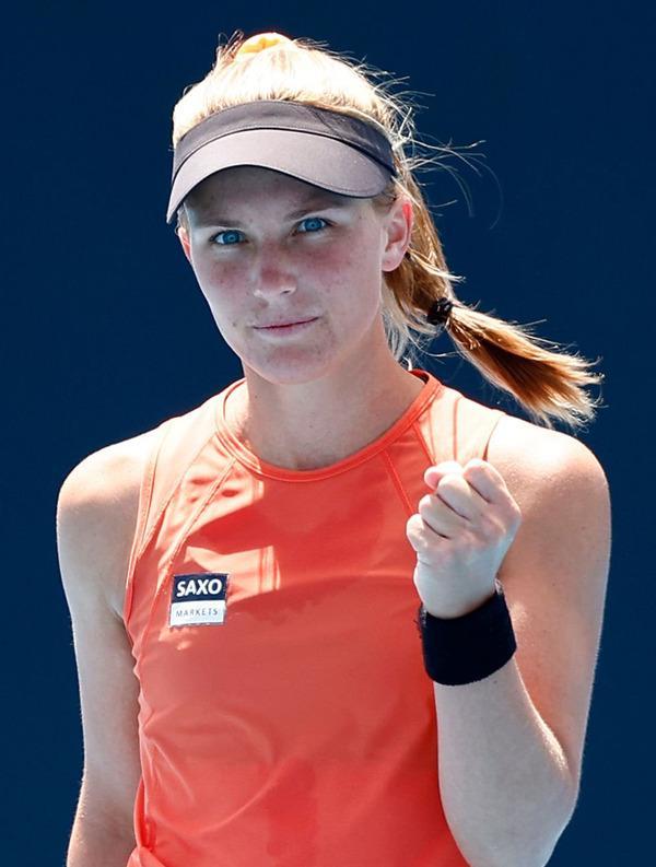 甫一订婚便双双突围，他们把澳网变成爱情的见证场