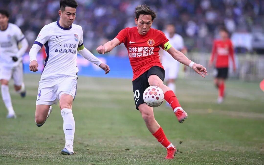 辽宁铁人中超主场首胜，这些瞬间刷屏