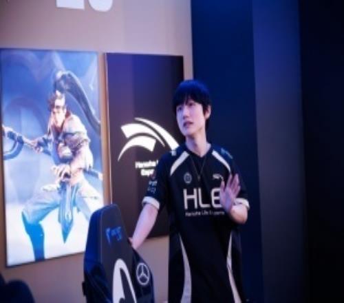 蝴蝶飞不过沧海没谁忍心责怪Peanut连续三年S赛八强，结束最后一舞