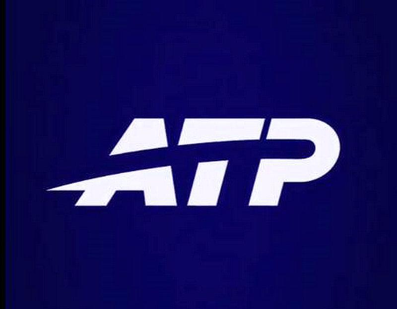 阿卡完胜德约逆转，丰塞卡赢了，郑钦文出局，丝袜送蛋莱巴打三盘