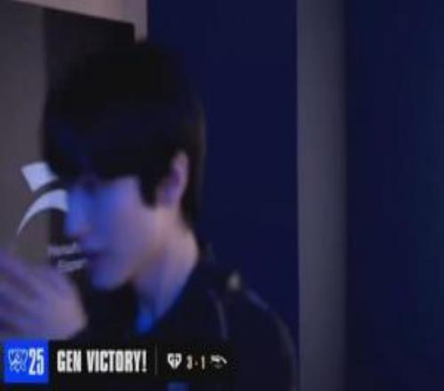 小花生Peanut赛后泪洒休息室多次眨眼想忍住眼泪