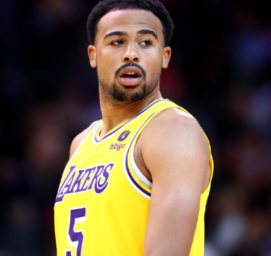湖人曾为他放弃卡鲁索!塔克1年100万美元签费内巴切24岁告别NBA
