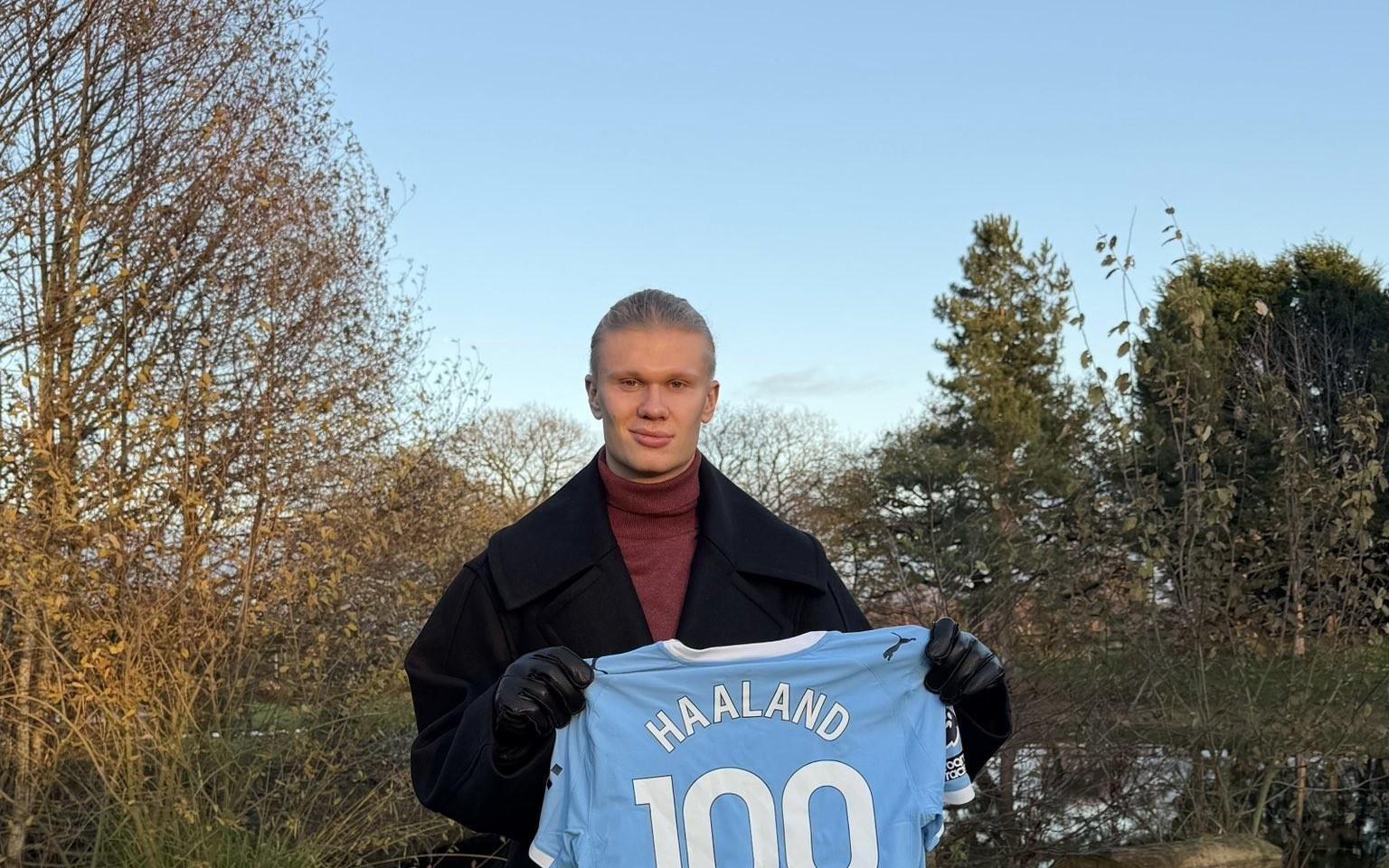 纪念里程碑时刻，哈兰德晒出英超百球纪念球衣