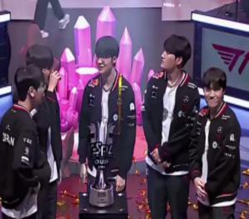 T1拒绝让二追三击败HLE！Faker夺得职业生涯首个K杯冠军