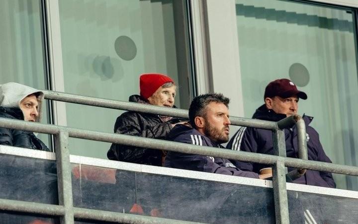 邮报：卡里克一上任就看青训比赛，阿莫