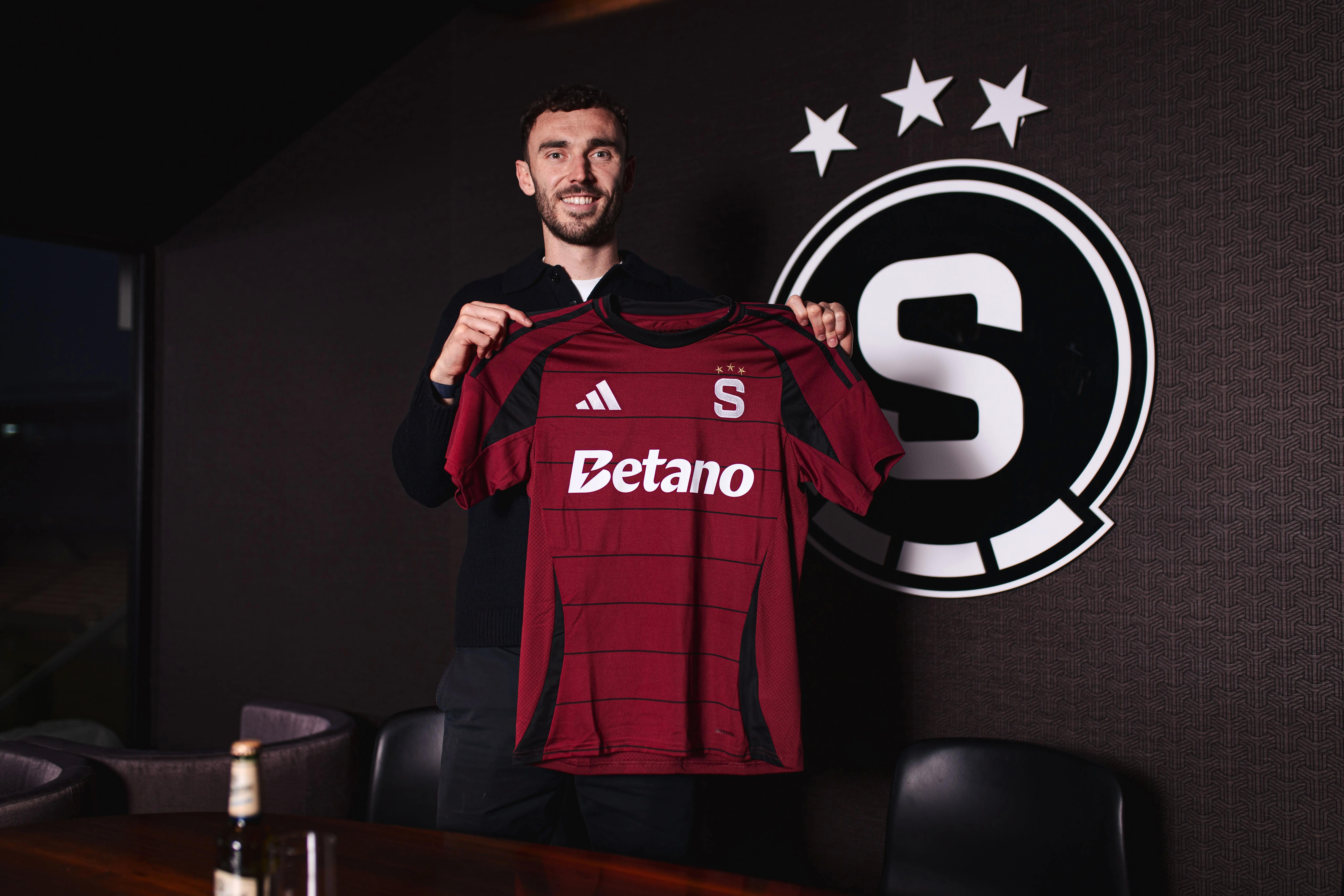 官方：西汉姆联中场安迪欧文加盟布拉