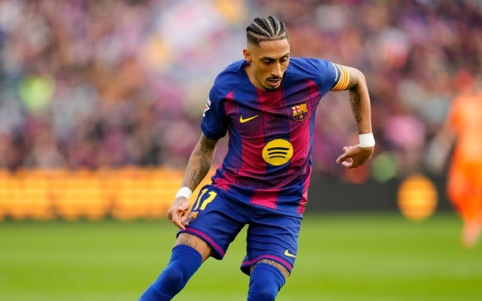 5.7万球迷见证铁卫开倒车，巴萨10巴