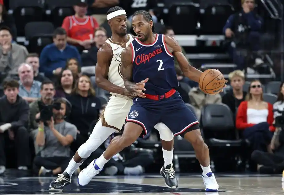 关键时刻6犯离场，赛后库里坦言很难受，生涯接近尾声了