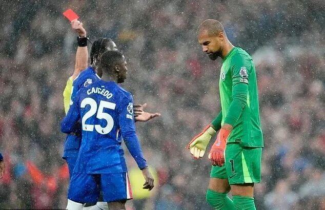 开场5分钟被罚下！切尔西门将赛后道歉：对不起怪我了