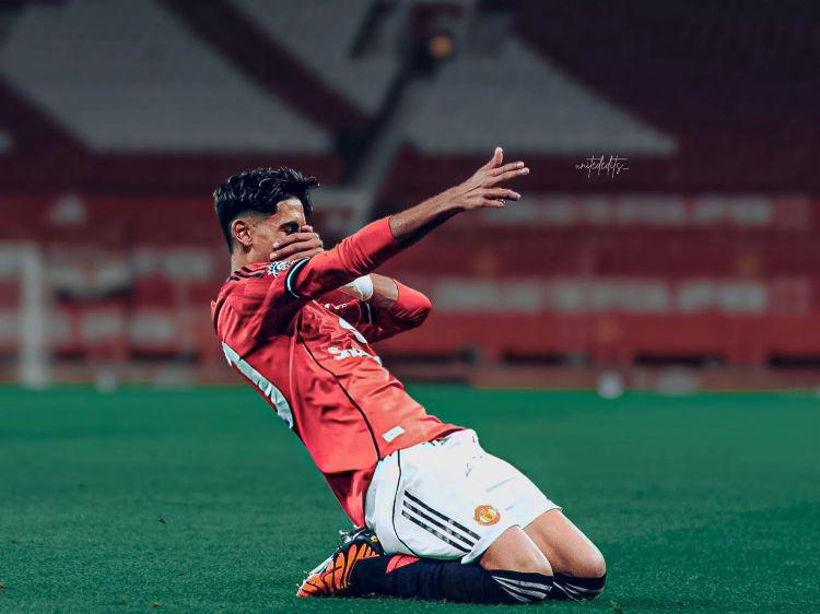 曼联送跑车游说小梅西放弃巴萨梦！留