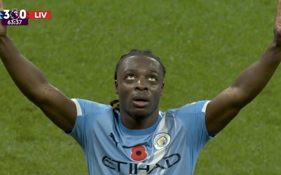 过人王，多库是2025年英超首位成功过人突破100次的球员