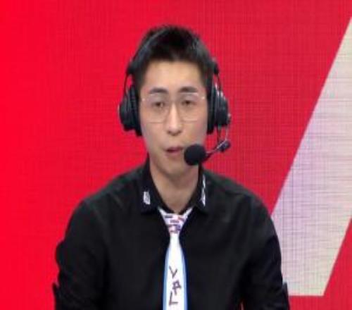 王多多：KT思路很正确啊！就是要围绕下路线权+推T1的中一塔！