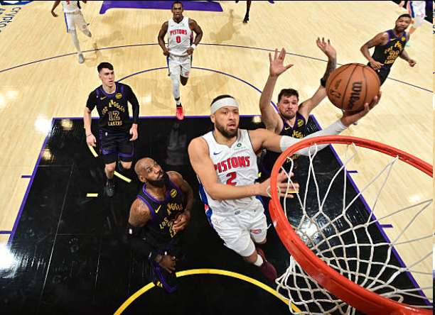 快船豪取5连胜莱昂纳德场均37.8分！12月份取得6场胜利湖人仅5胜