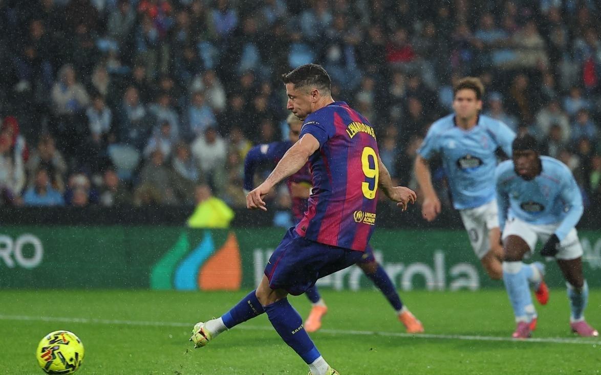 2亿超巨连场建功，莱万帽子戏法造80年神迹，巴塞罗那42塞尔塔