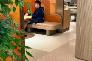 Bin哥真没去!贴吧网友晒出Bin哥在医院照片好像真割了双眼皮