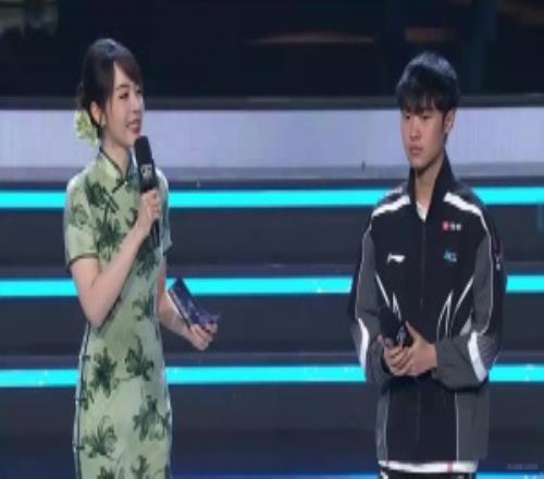 我避他锋芒！Knight赛后采访：11组抽GEN和T1都行！把他们打下去！