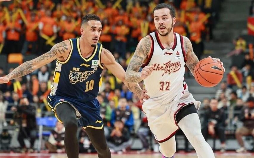 CBA新赛季最疯狂绝杀！浙江0秒压哨掀翻广东：约克一战封神！