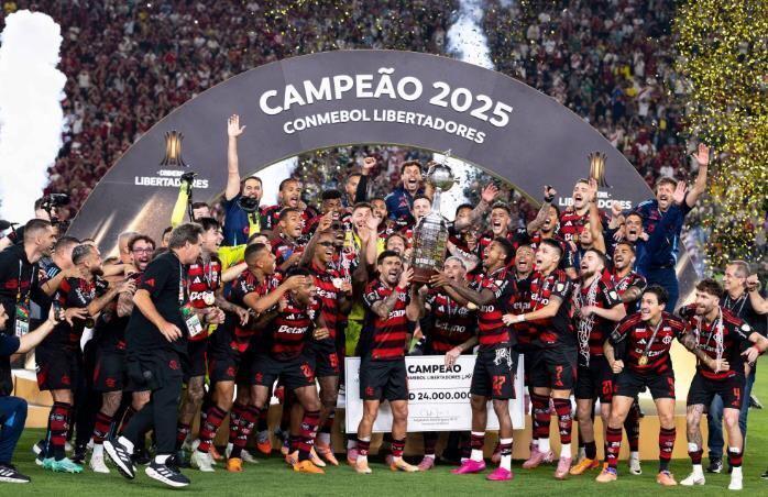 老将主帅齐封神！弗拉门戈解放者杯夺