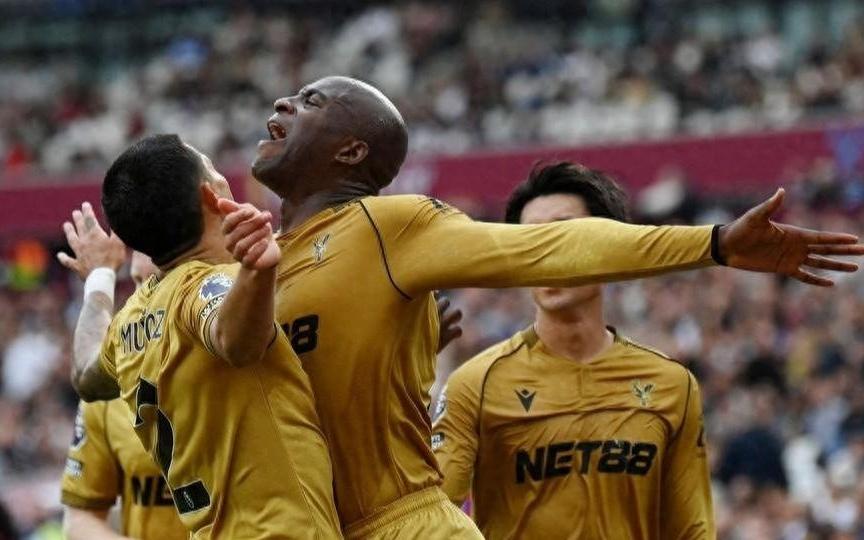 唯一一支各项赛事保持不败的球队，不是利物浦