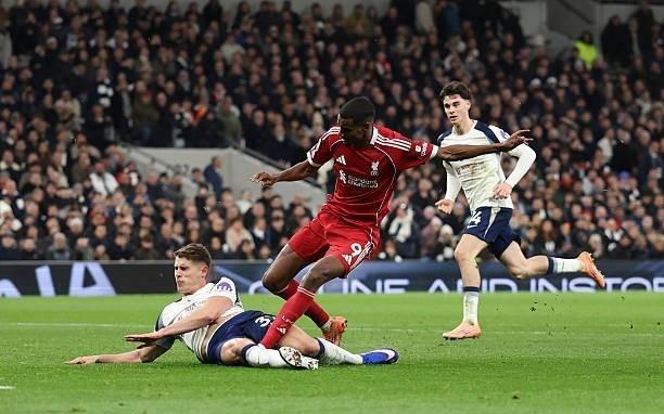 伊萨克遭范德芬剪刀脚，伤病分析师：前