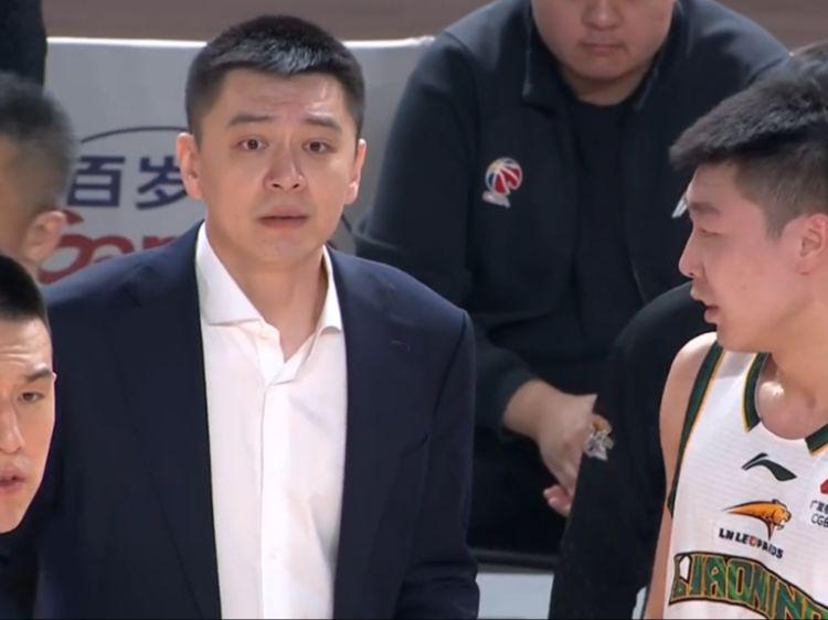 末节4分苦吞4连败！曝杨鸣已经下课，辽宁球迷评论区炸锅，太讽刺