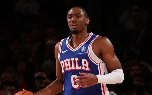 马克西36+8布伦森31分76人客场击败尼克斯