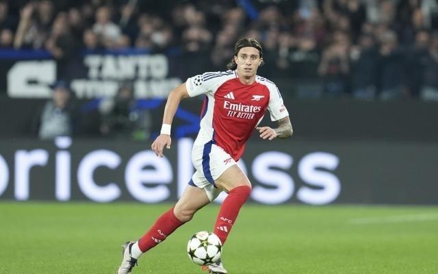 意外吗卡拉菲奥里本赛季英超10次射门，是阿森纳队内最多