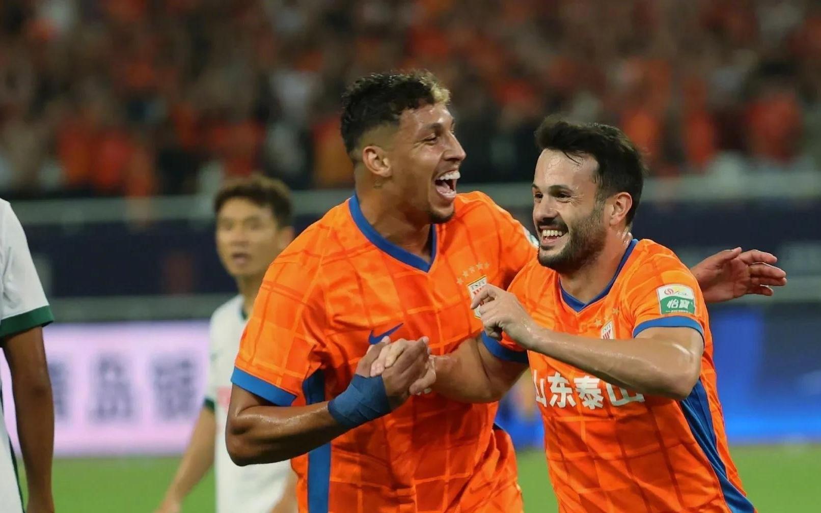 山东泰山消息：喜迎新赞助商，主场人数