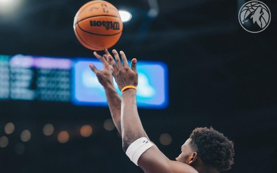 两战93+14三分全败！华子丢全明星先发陷泥沼森林狼被火箭反超