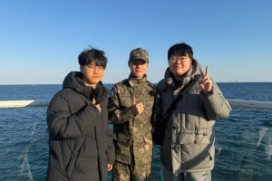 PerfecT跟Deft合照：赫奎哥，好久不见了啊，good