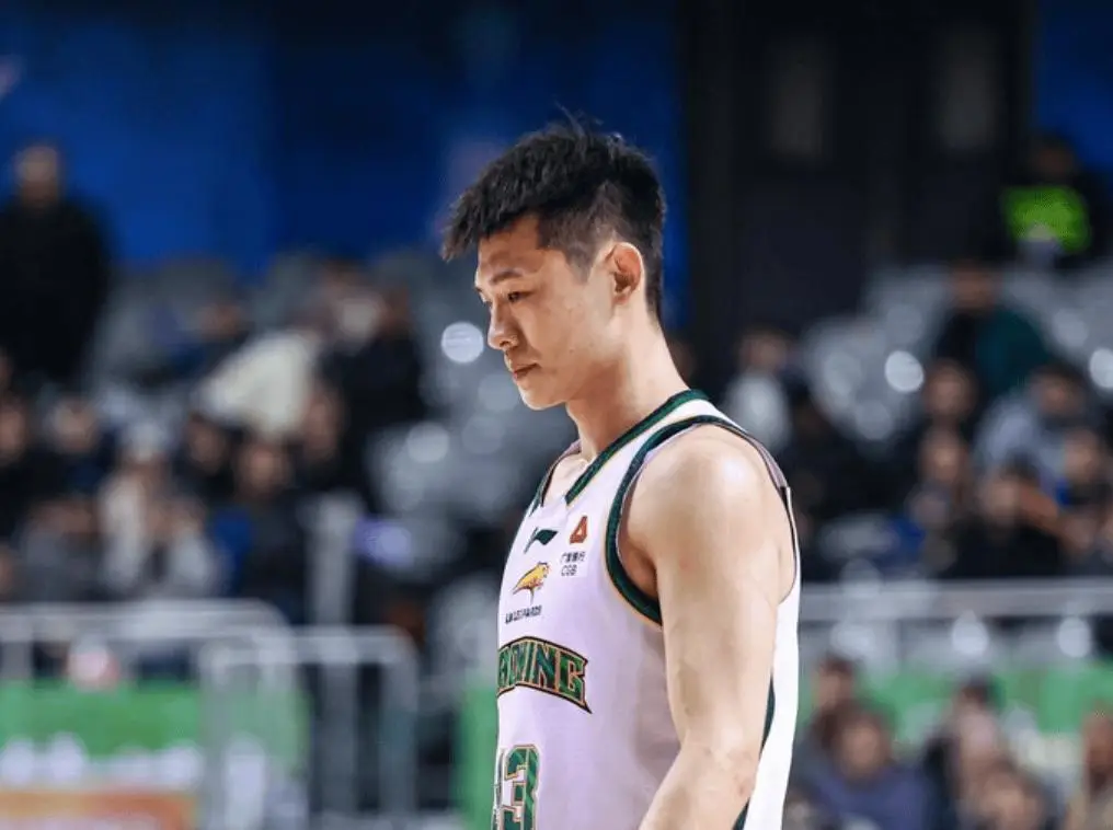 郭艾伦就换个他赵继伟回归他又遭弃用，全队赢7分他5中2在场6