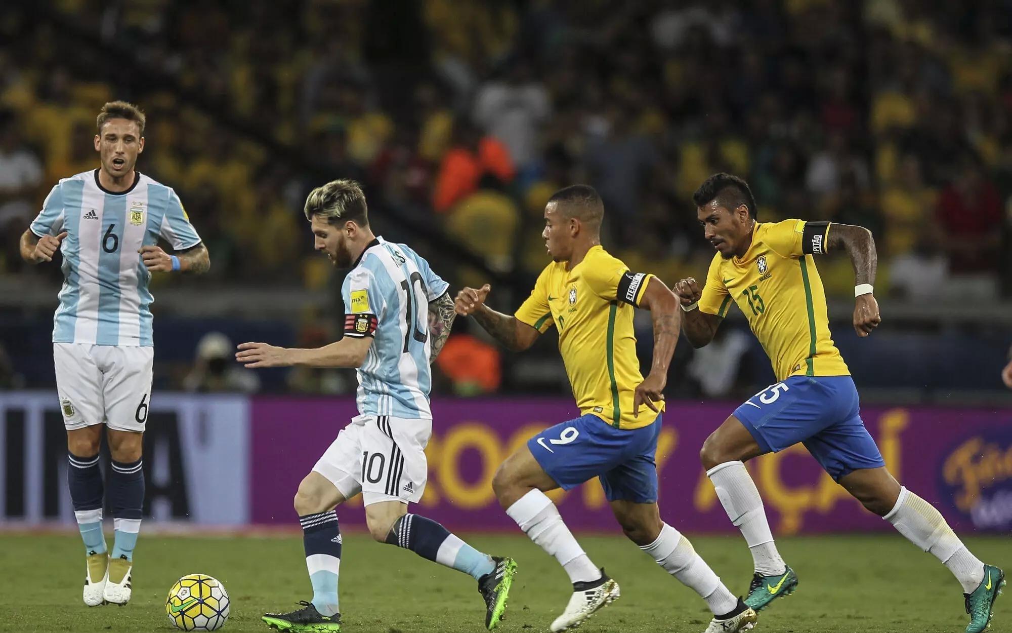 保利尼奥：梅西在国家队比赛问我去不