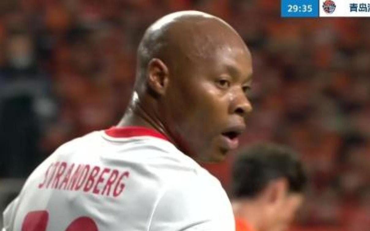 记者：此前海牛外援斯特兰德贝里因妻