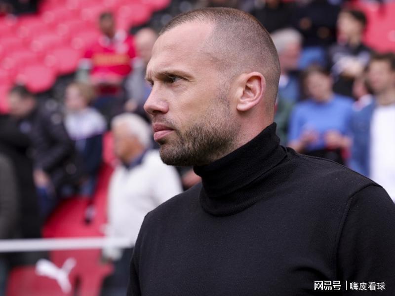 官宣！欧洲豪门主帅下课，曼联两名冠军