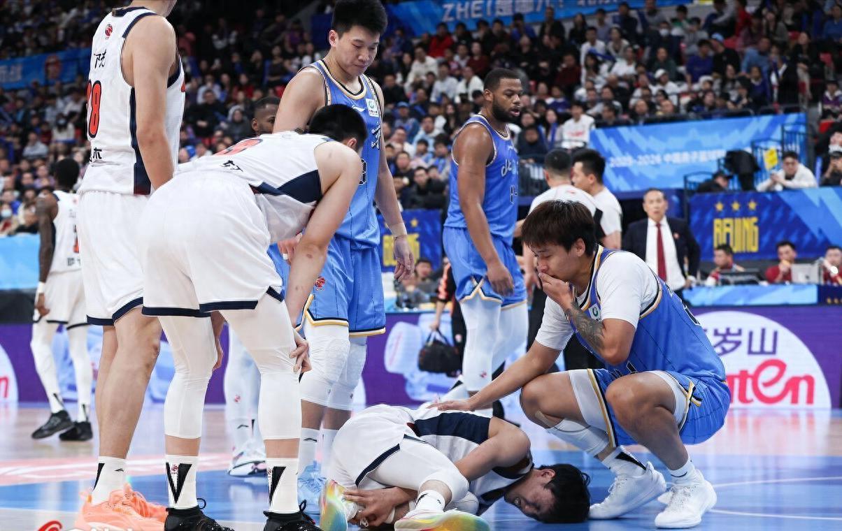 CBA五场大战！徐杰缺席对北控，上海阻击黑马队，贺希宁不服国手