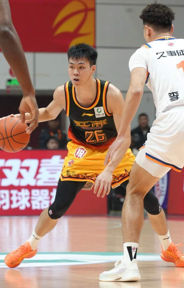 爆发！探花秀庞峥麟32+4缔造生涯之夜，朱芳雨发声支持广西老表