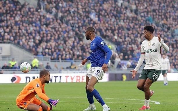 拿捏，切尔西是埃弗顿近8个赛季英超