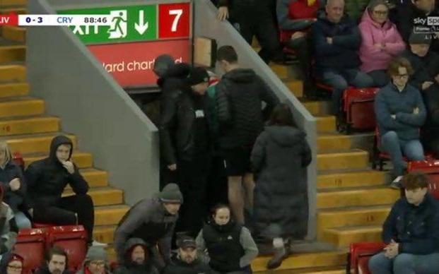 失望欺骗！利物浦近7场1胜6负，球迷比