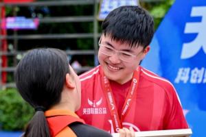 中国慈善家杂志分享Uzi故事:“只要你想,就能帮到一些需要的人”
