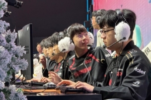 JDG分享一月战队返图：Hello今年第一集幸福是无数个瞬间的总和