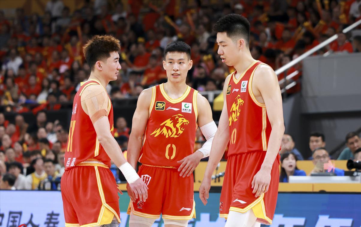 不比周琦差！辽篮旧将拿16个篮板，帮广厦连克北京，杨鸣看走眼