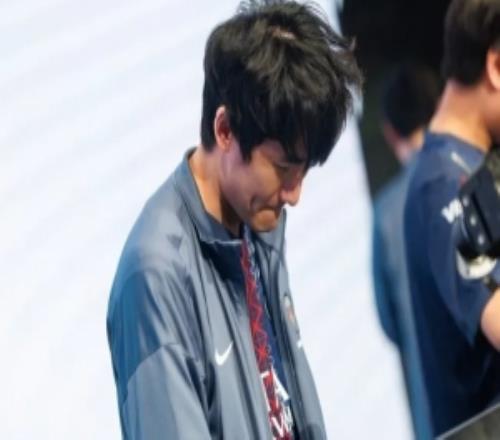 LOL赛事官推分享Karsa赛后落寞神情并配文：心碎时刻