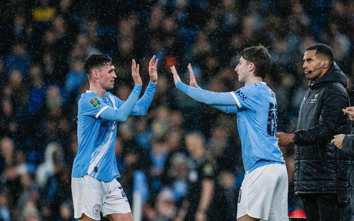 记者：曼城在努力留下19岁查理格雷，博