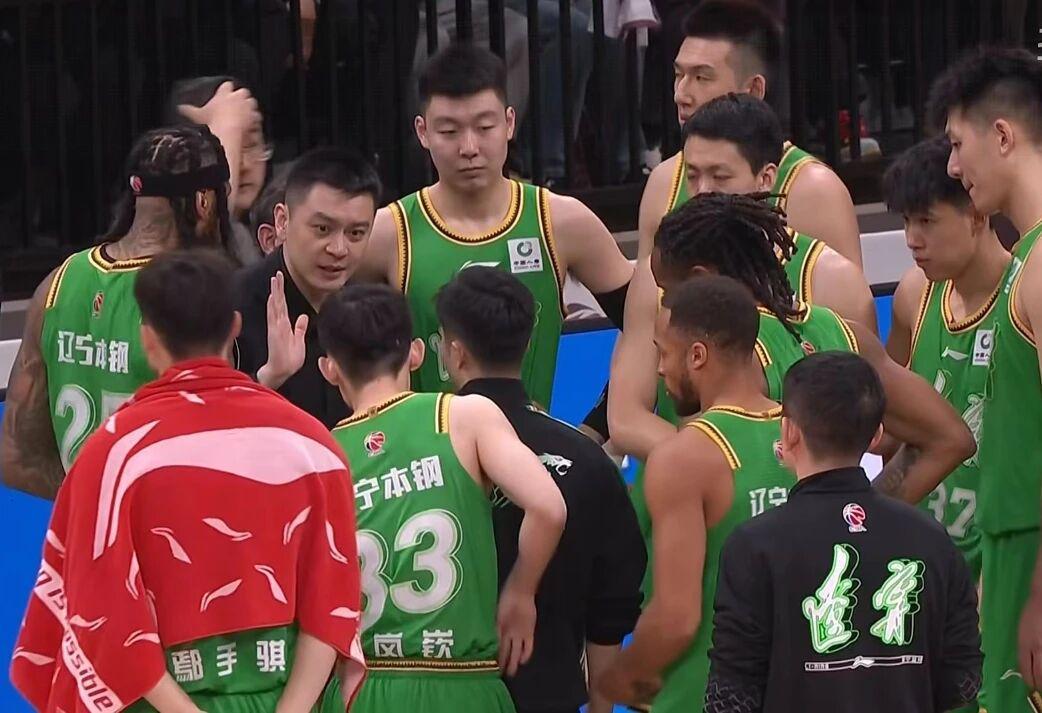 辽宁男篮对阵四强劲旅，赵继伟复出，杨鸣过招刘维伟，胜负悬念大