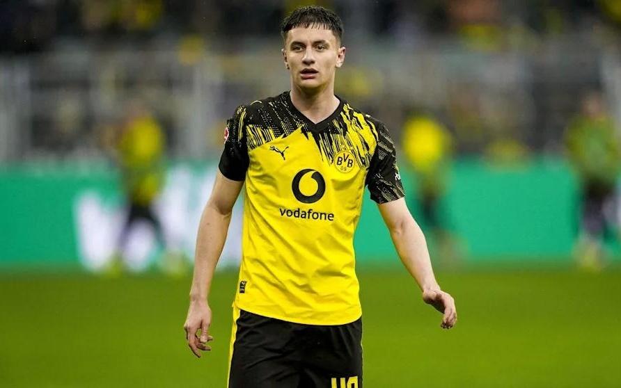 图片报：多特即将和18岁后卫雷贾尼续