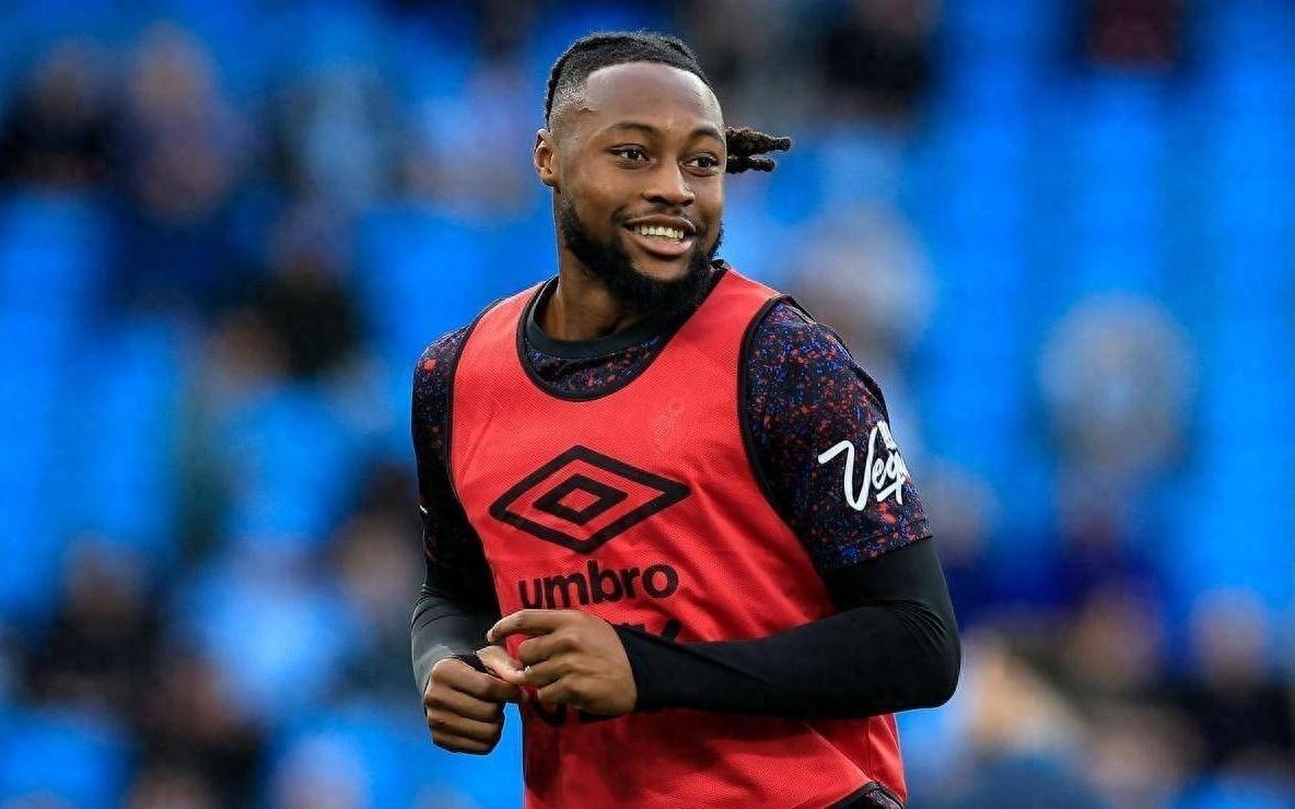 钱准备好了么6500万解约条款即将生效，曼市双雄利物浦抢夺边锋